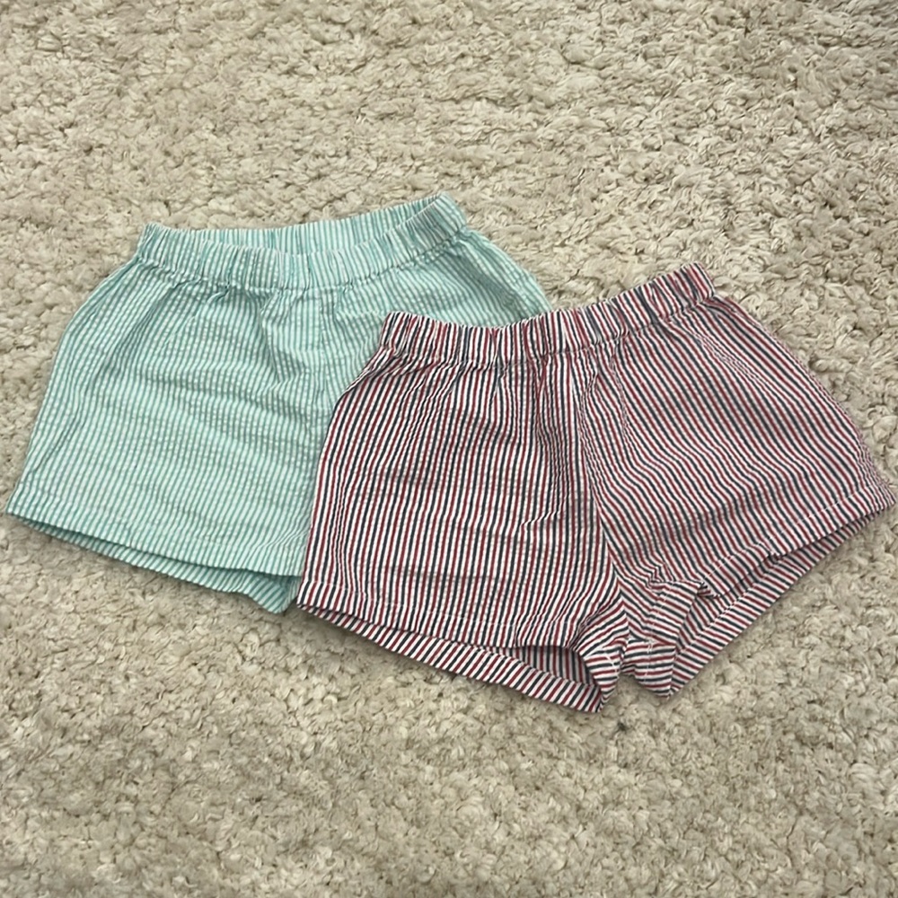 Seersucker shorty shorts. Made by boutique off Etsy 12-18 months.